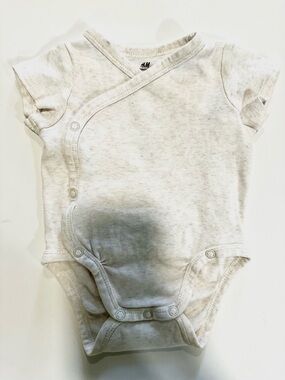 H&M Light Cream Short-Sleeve Baby Bodysuit